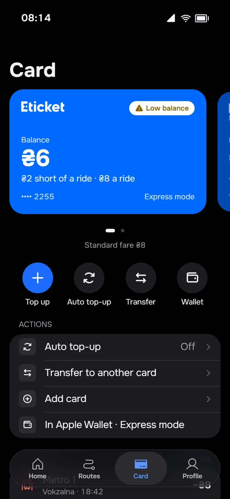 Karten-Tab im Dark Mode mit niedrigem Guthaben und Schnellaktionen