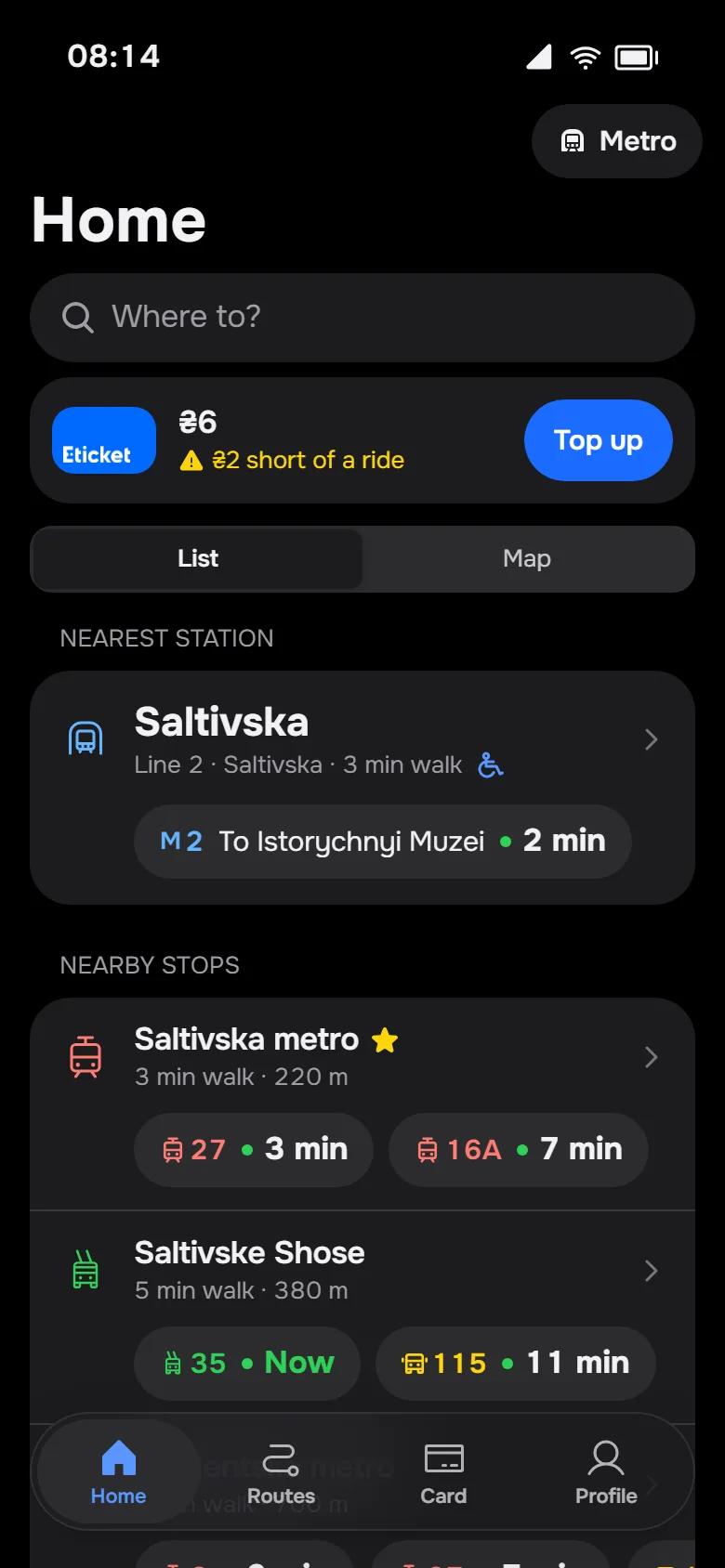 Startseite im Dark Mode mit der nächsten Station und Live-Abfahrten