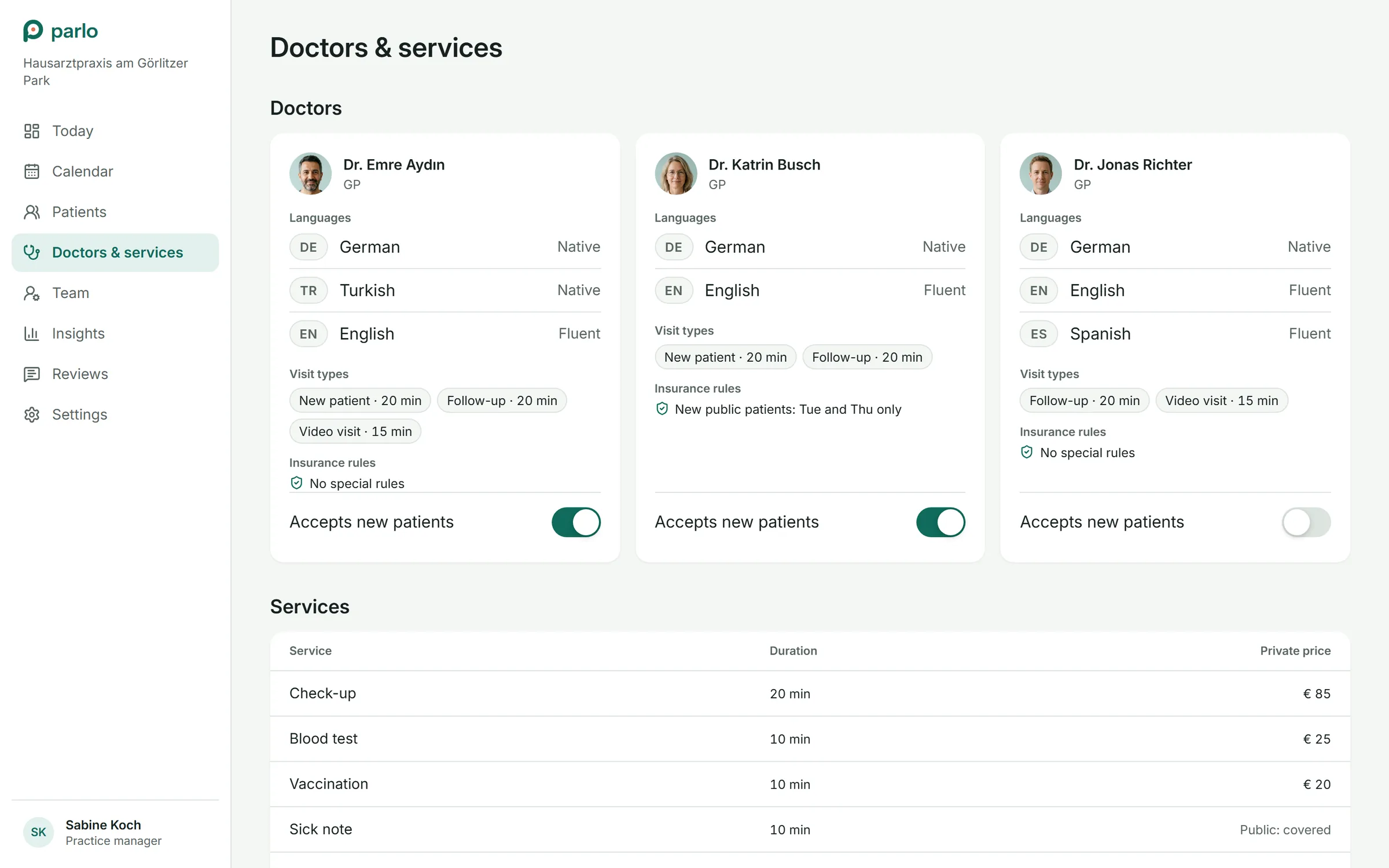 Ärzte und Leistungen: Sprachen, Besuchsarten, Versicherungsregeln, nimmt neue Patienten